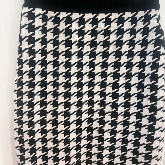 Black and White Houndstooth Skirt - Picture 6 of 7